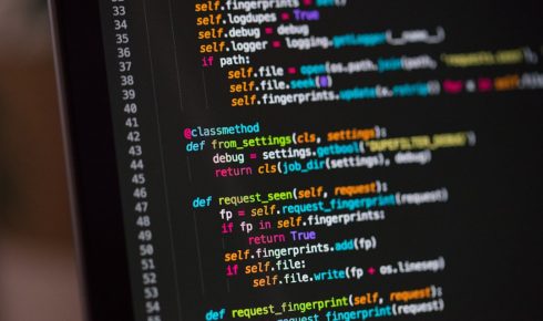 Bildschirm mit Code – Penetrationstest IT-Sicherheit