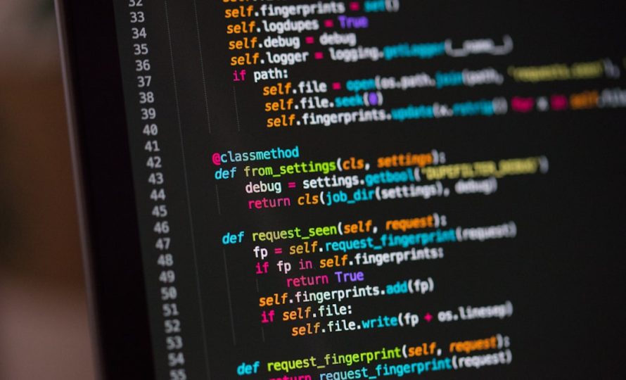 Bildschirm mit Code – Penetrationstest IT-Sicherheit